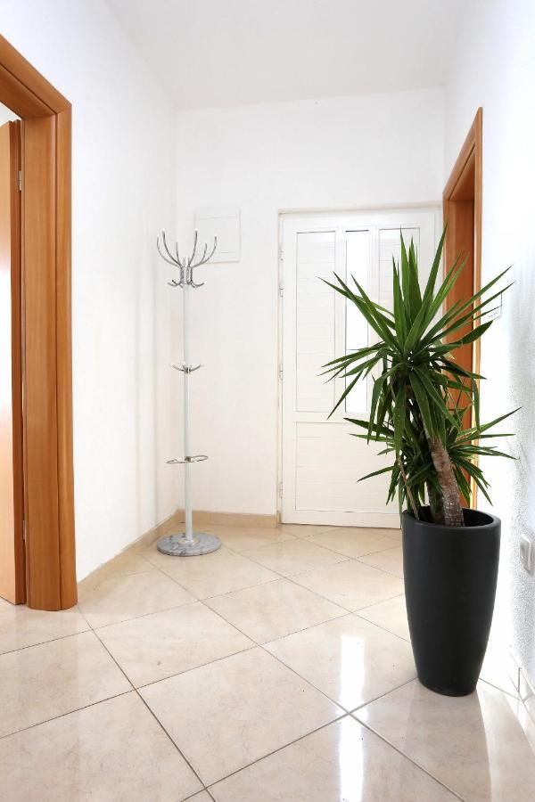 Apartments By The Sea Seget Vranjica, Trogir - 10328 Esterno foto
